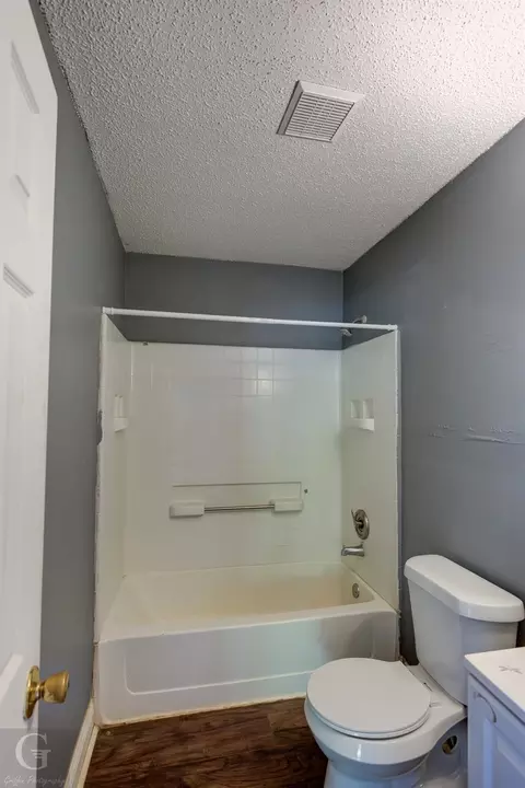 Bath - 9626 Highway 3, Plain Dealing, LA 71064 photo 2 of 2