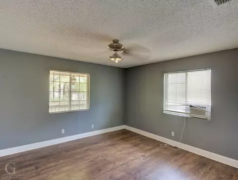 Living - 9626 Highway 3, Plain Dealing, LA 71064 photo 3 of 3