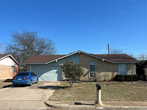 1207 Mars Dr, Cedar Hill, TX 75104