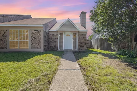 823 Versailles St, Mesquite, TX 75149