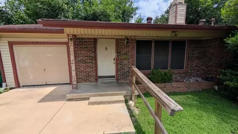 5313 Fossil Dr, Haltom City, TX 76117