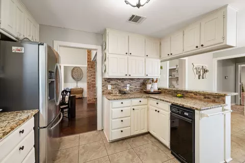 Kitchen - 3229 David Dr, Hurst, TX 76054 photo 4 of 5