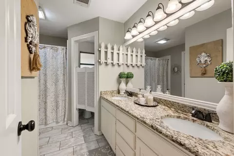 Bath - 3229 David Dr, Hurst, TX 76054 photo 6 of 8