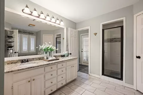 Bath - 3229 David Dr, Hurst, TX 76054 photo 3 of 8