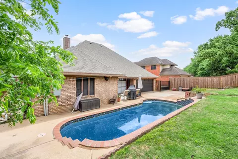 Exterior - 3229 David Dr, Hurst, TX 76054 photo 2 of 4