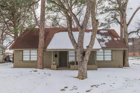 2501 Greenway Dr, Brownwood, TX 76801