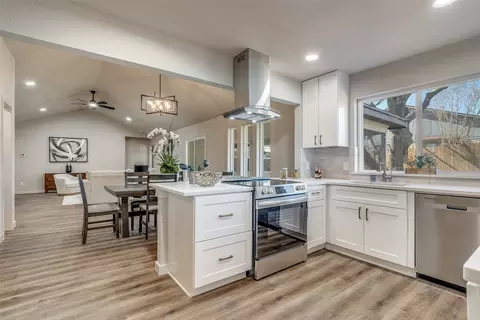 229 Lansford Dr, Benbrook, TX 76126