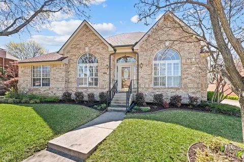 8812 Ridge Run Dr, North Richland Hills, TX 76182