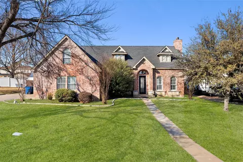 305 Parkwood Dr, Lakewood Village, TX 75068