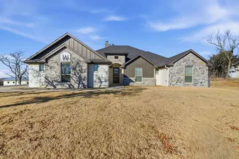 1025 Churchill Ln, Millsap, TX 76066