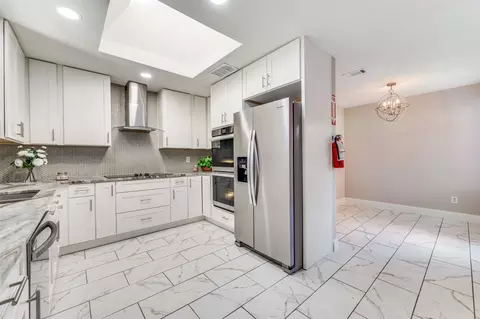 Kitchen - 3808 E Runge Ct E, Irving, TX 75038 photo 2 of 3