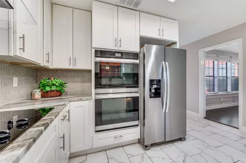 Kitchen - 3808 E Runge Ct E, Irving, TX 75038 photo 3 of 3