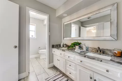 Bath - 3808 E Runge Ct E, Irving, TX 75038 photo 4 of 5