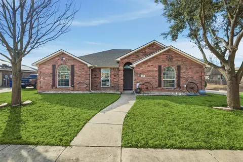 910 Grouse Rd, Glenn Heights, TX 75154