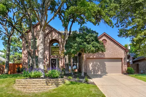 2828 Northwood St, Grapevine, TX 76051