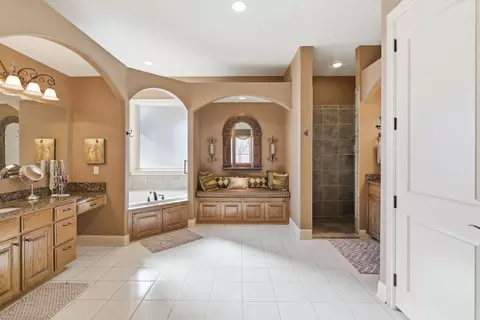 Bath - 3601 Springfield Rd, Springtown, TX 76082 photo 1 of 5