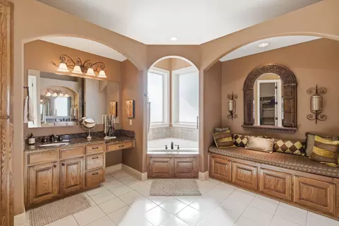 Bath - 3601 Springfield Rd, Springtown, TX 76082 photo 2 of 5