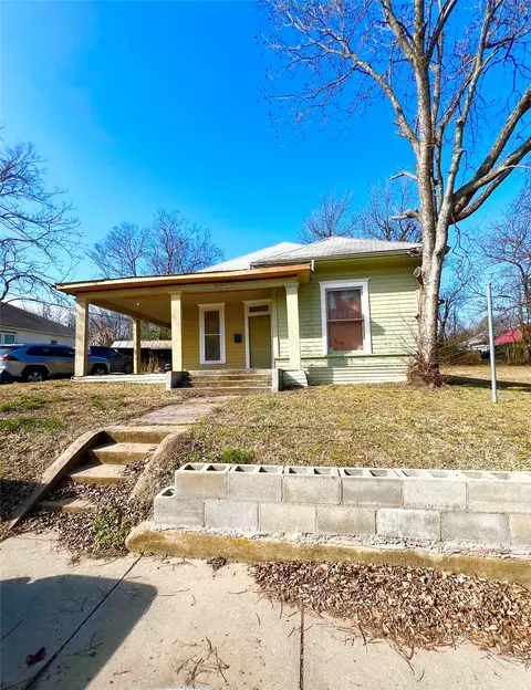 1414 Wesley St, Greenville, TX 75401