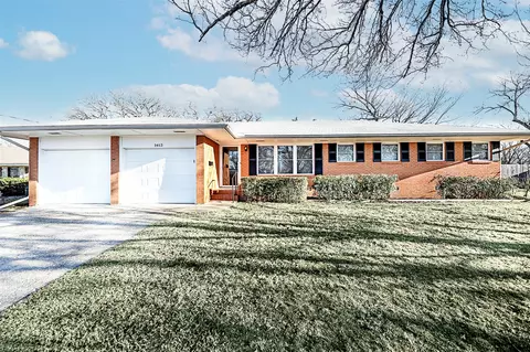 1403 Hulme St, Bowie, TX 76230