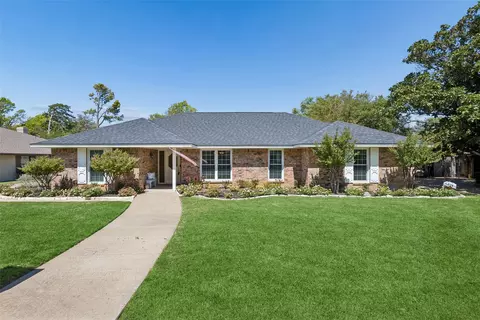 905 Bert Dr, Arlington, TX 76012
