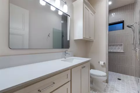 Bath - 3516 Fairway Dr, Argyle, TX 76226 photo 5 of 6