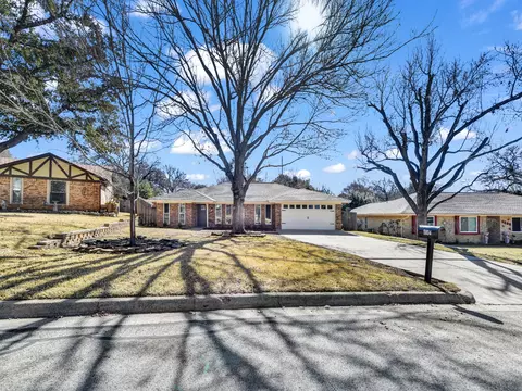 5804 Gatewood Dr, Arlington, TX 76016