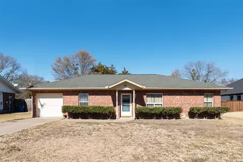 924 Guam St, Tool, TX 75143