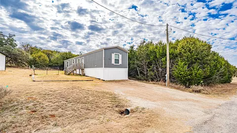 913 Bosque River Dr, Granbury, TX 76048