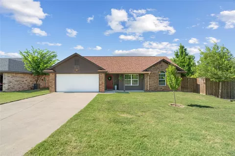 305 E 8th St, Weatherford, TX 76086