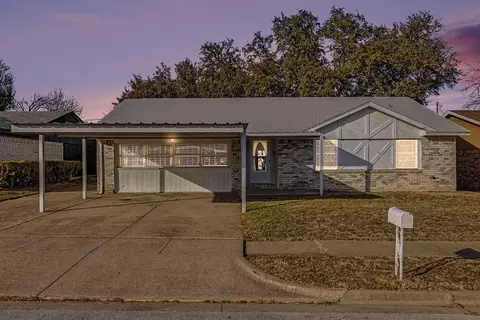 6013 Robin Dr, Watauga, TX 76148