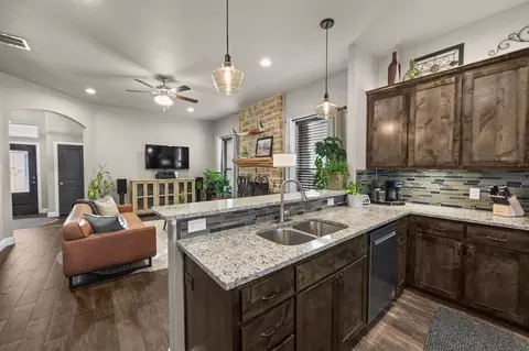 212 Mckittrick Ln, Godley, TX 76044