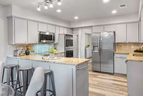 1140 Stoney Creek Dr, Cedar Hill, TX 75104