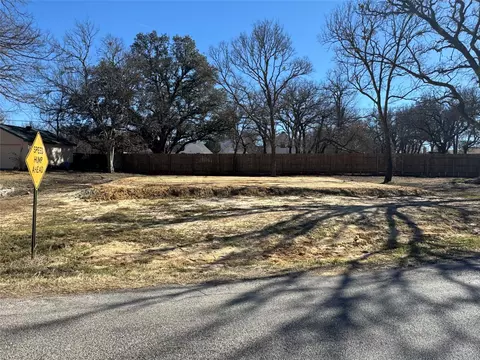 407 Shady Grove Dr, Granbury, TX 76049