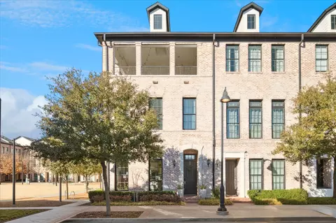 14983 Oak St, Addison, TX 75001