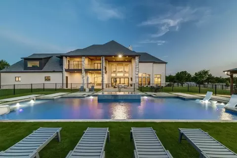 Exterior - 7321 Bright Pl, Pilot Point, TX 76258 photo 4 of 5