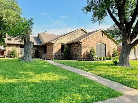 6828 Younger Dr, The Colony, TX 75056