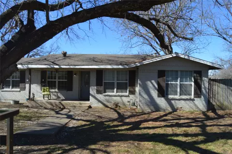 112 S 2nd St, Godley, TX 76044