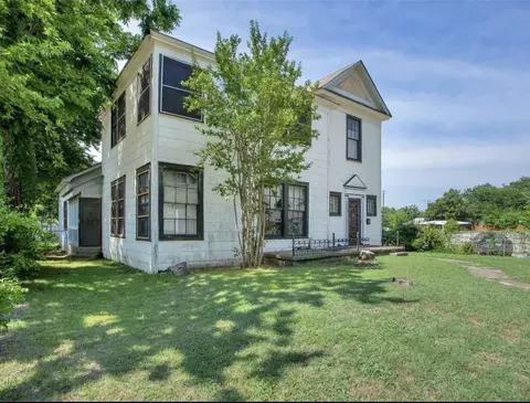516 W Morgan St, Denison, TX 75020