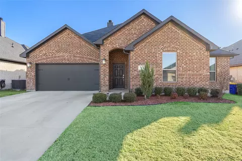 712 Hackamore St, White Settlement, TX 76108