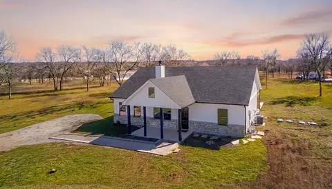 5211 SW 2385 County Rd, Wortham, TX 76693