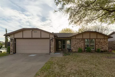 8040 Lazy Brook Dr, Watauga, TX 76148
