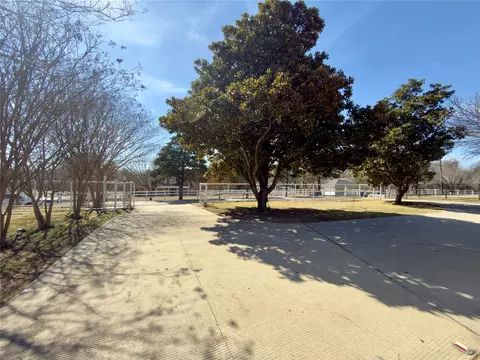 1544 Stainback Rd, Red Oak, TX 75154