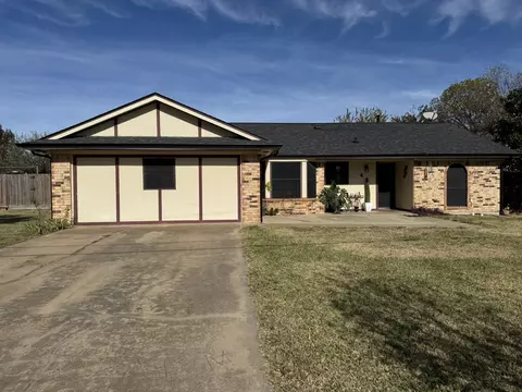4 Finley Cir, Krum, TX 76249