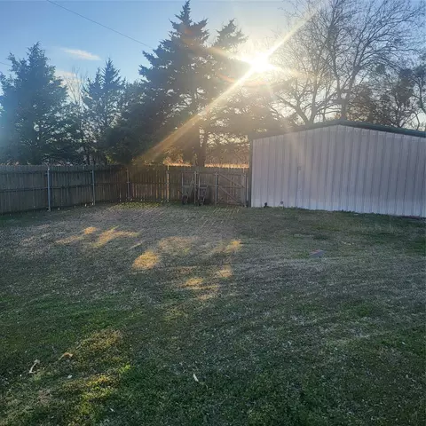 548 E Us Highway 69, Point, TX 75472 photo 6