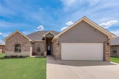 110 Springleaf Ln, Mabank, TX 75147