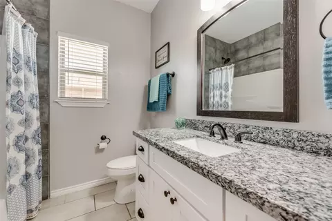 Bath - 110 Springleaf Ln, Mabank, TX 75147 photo 1 of 3