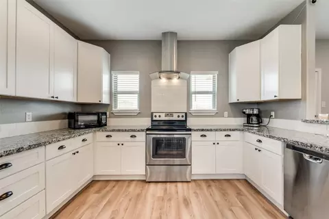 Kitchen - 110 Springleaf Ln, Mabank, TX 75147 photo 2 of 3