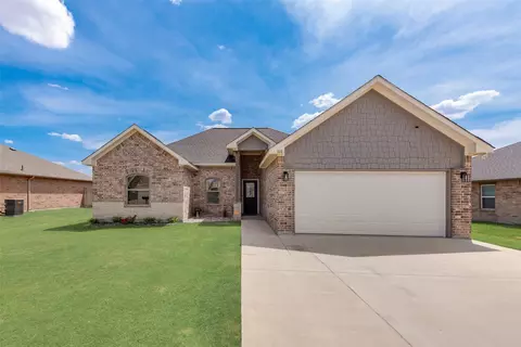 Exterior - 110 Springleaf Ln, Mabank, TX 75147 photo 2 of 3