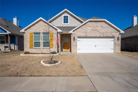 520 Mustang Ln, Pilot Point, TX 76258