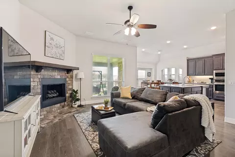 703 Oakcrest Dr, Justin, TX 76247